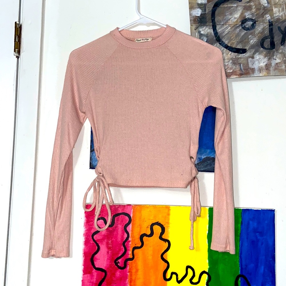 pink soft long sleeve, crop top . casual event . 💕